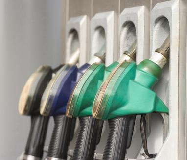 Petrom scade preţul carburanţilor cu 4 bani
